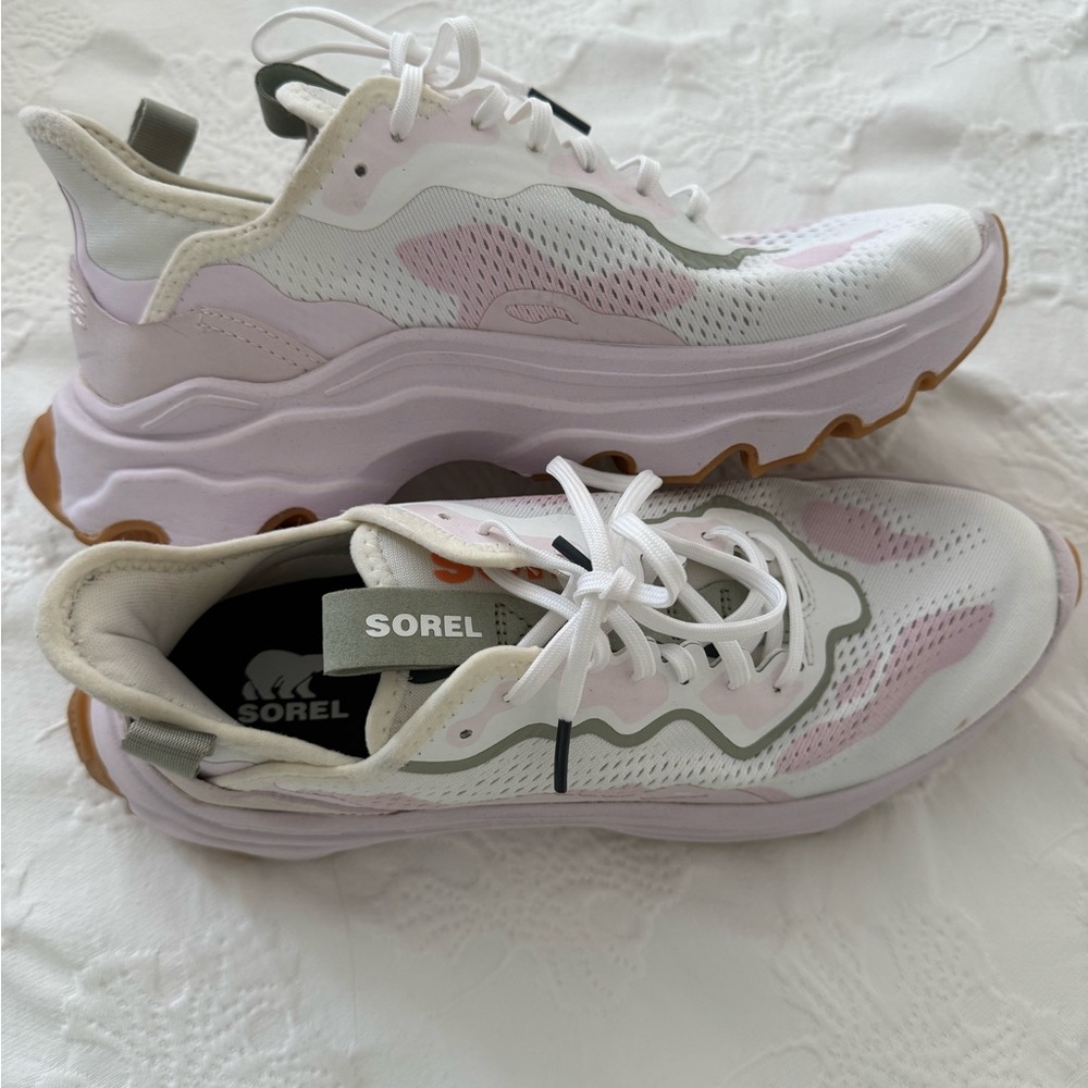 Sorel Women's White and Pink Wave Sneakers